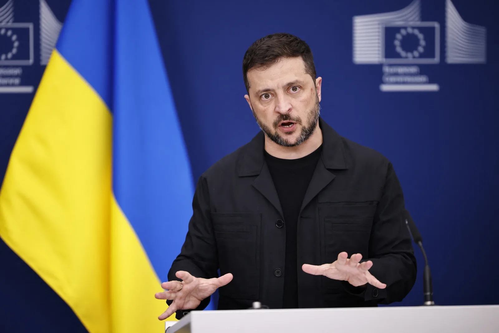 Zelensky se reúne com enviados dos EUA para discutir retomada das negociações