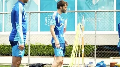 Matías Viña treina pela primeira vez no Cruzeiro e promete entrega