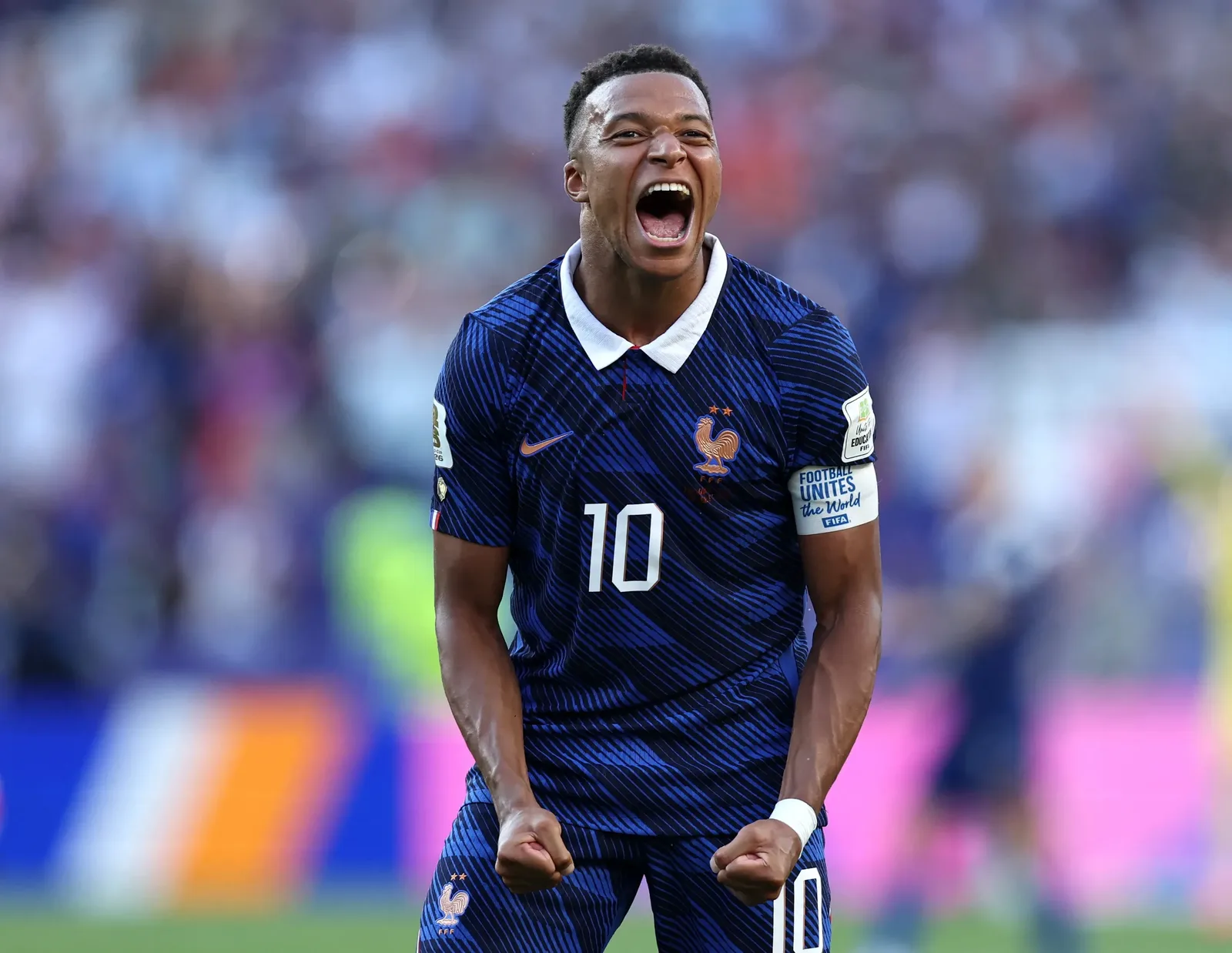 Mbappé troca Nike pela On e terá participação acionária na marca