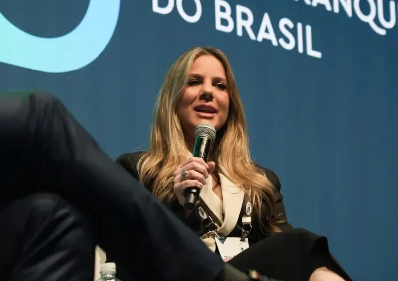 Leandra Bisi Priante assume comando da 5àsec no Paraguai