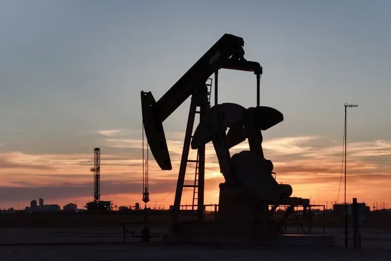 Petróleo fecha em alta após ameaças do Irã a infraestruturas energéticas