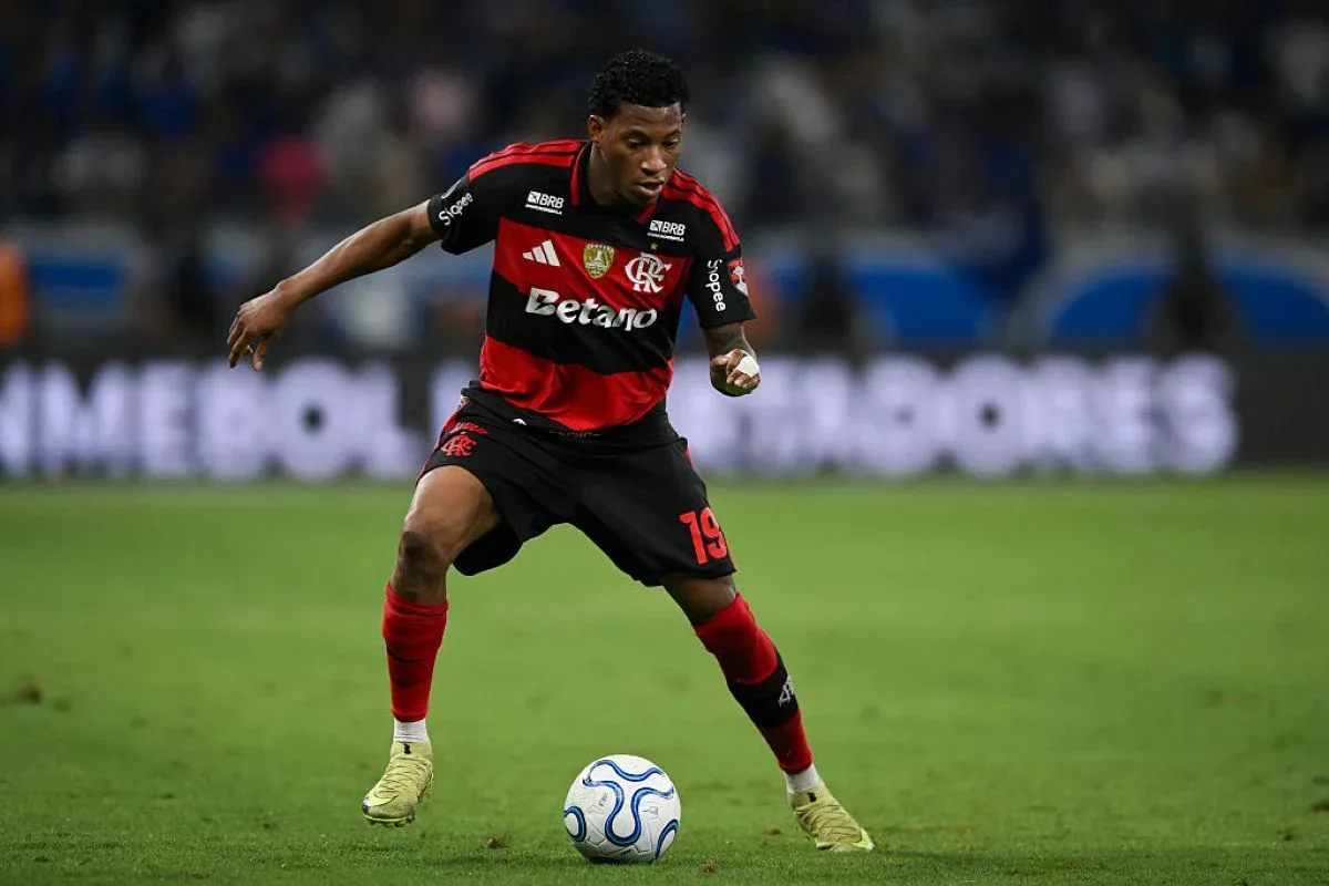Gonzalo Plata retorna ao Flamengo após negociação com Dínamo ser desfeita