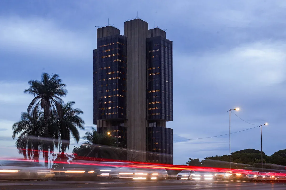 Mercado prevê inflação de 5% e crescimento de 1,93% para 2026