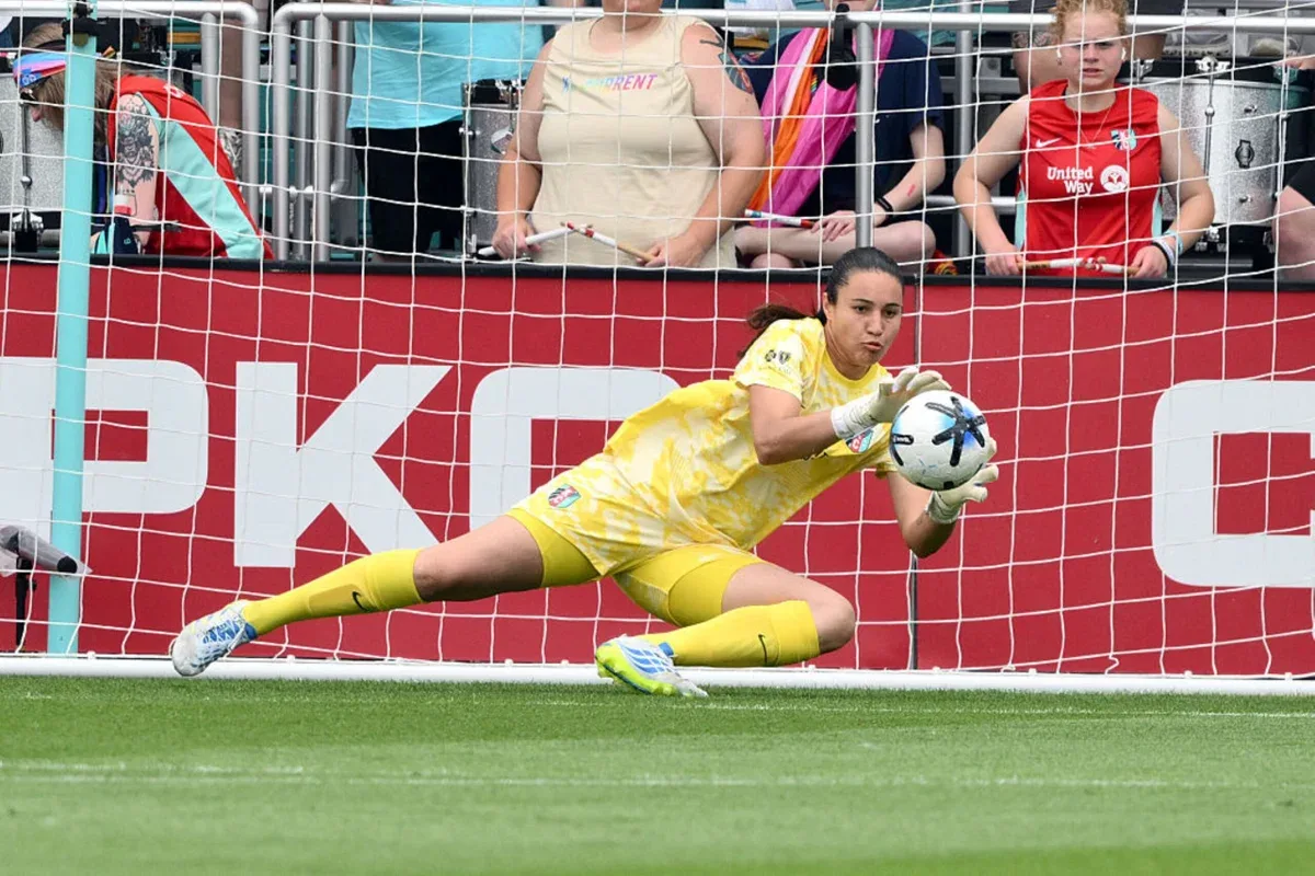 Lorena concorre à Bola de Ouro de 2026 entre as melhores goleiras