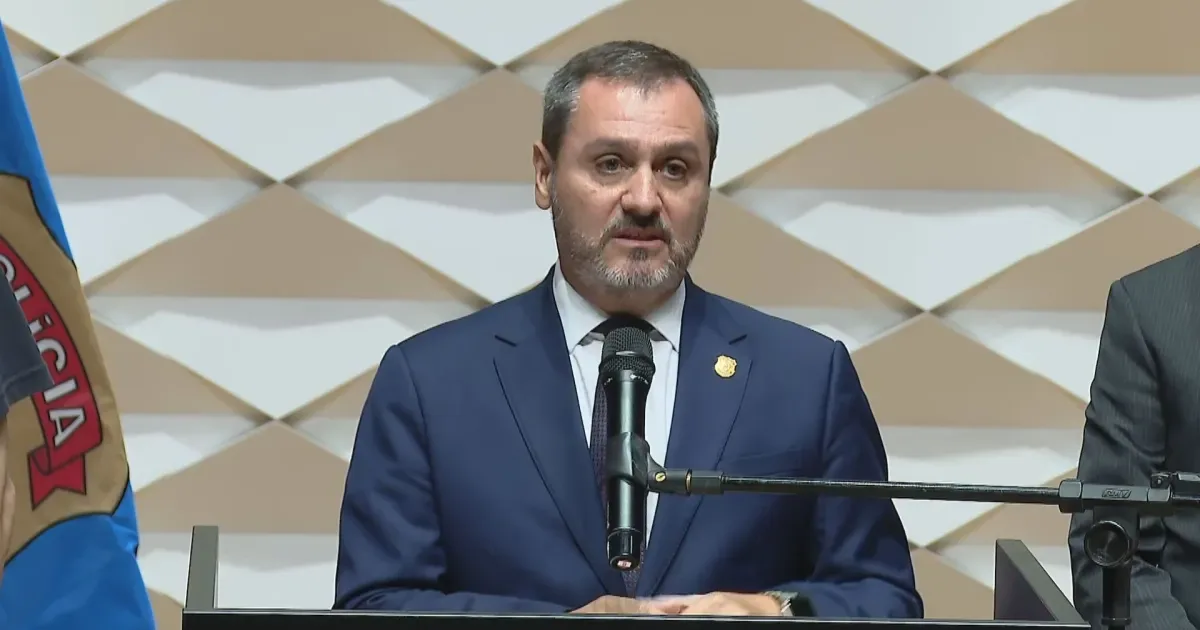 Mendonça afasta diretor-geral da PF e manda abrir investigação
