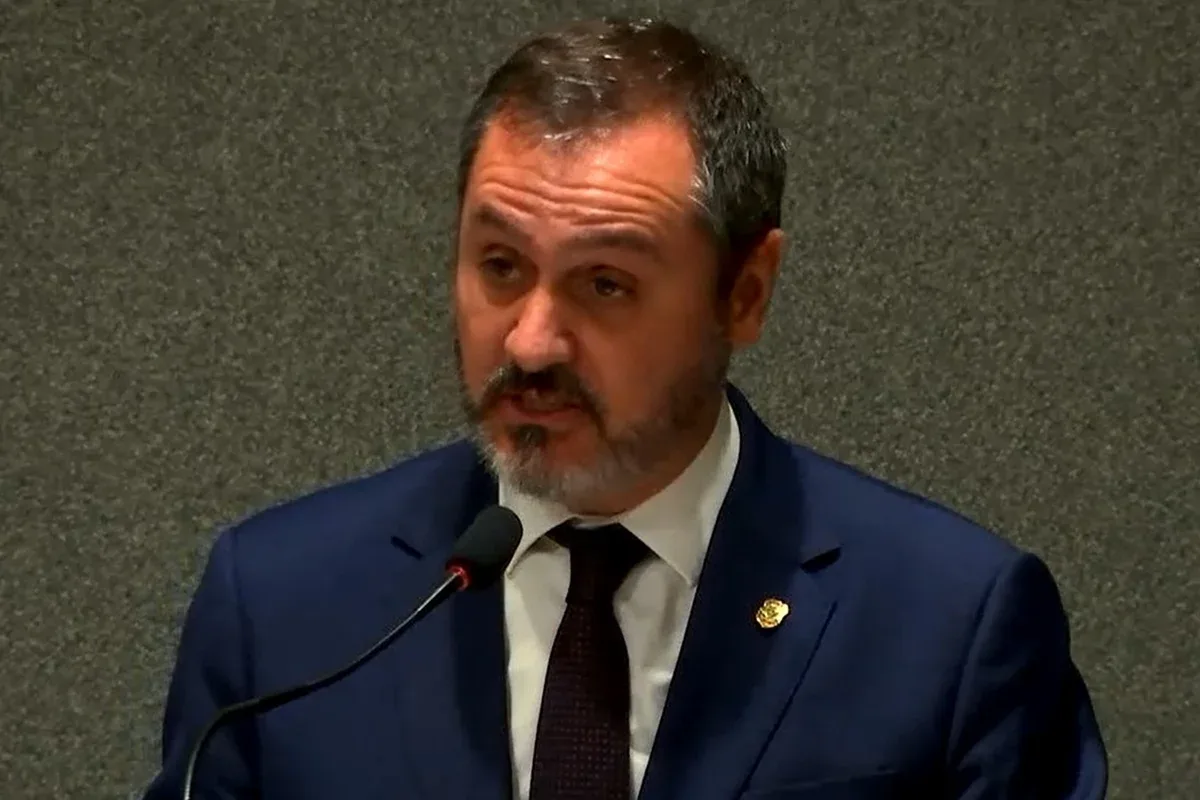 STF suspende relatórios da PF e afasta dois diretores por decisão de Mendonça