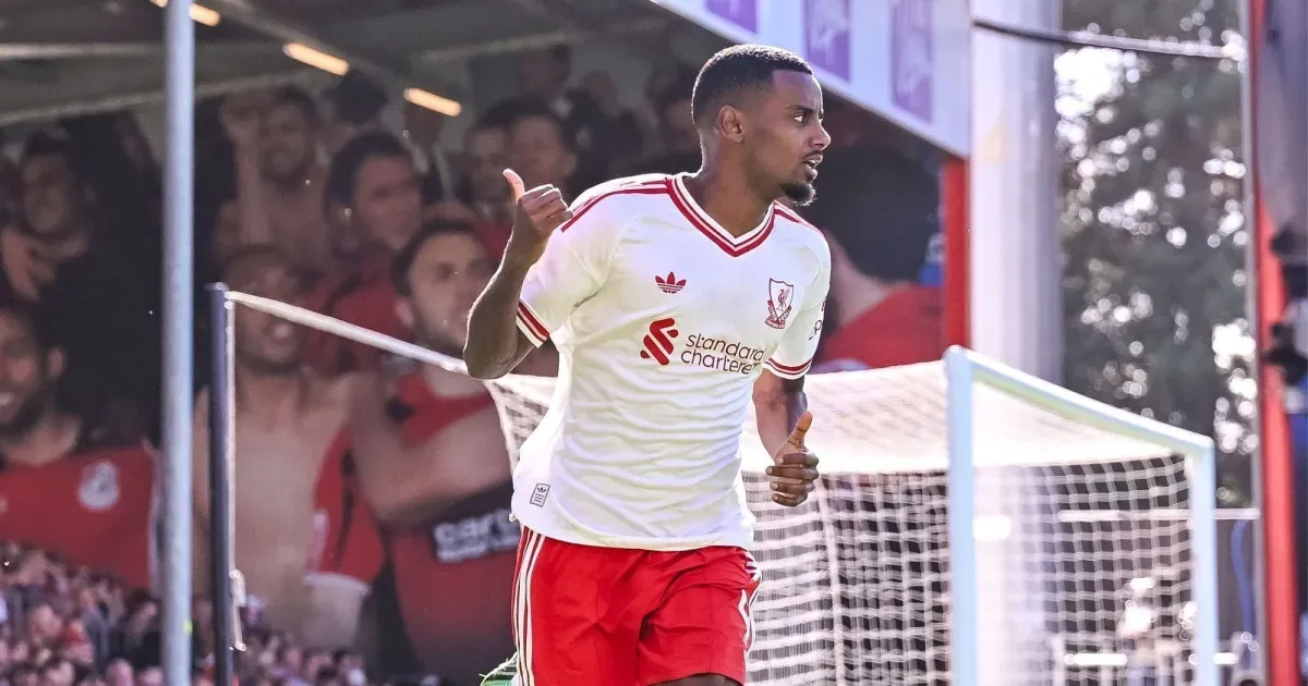 Liverpool supera Bournemouth com gol de Isak antes da pausa internacional