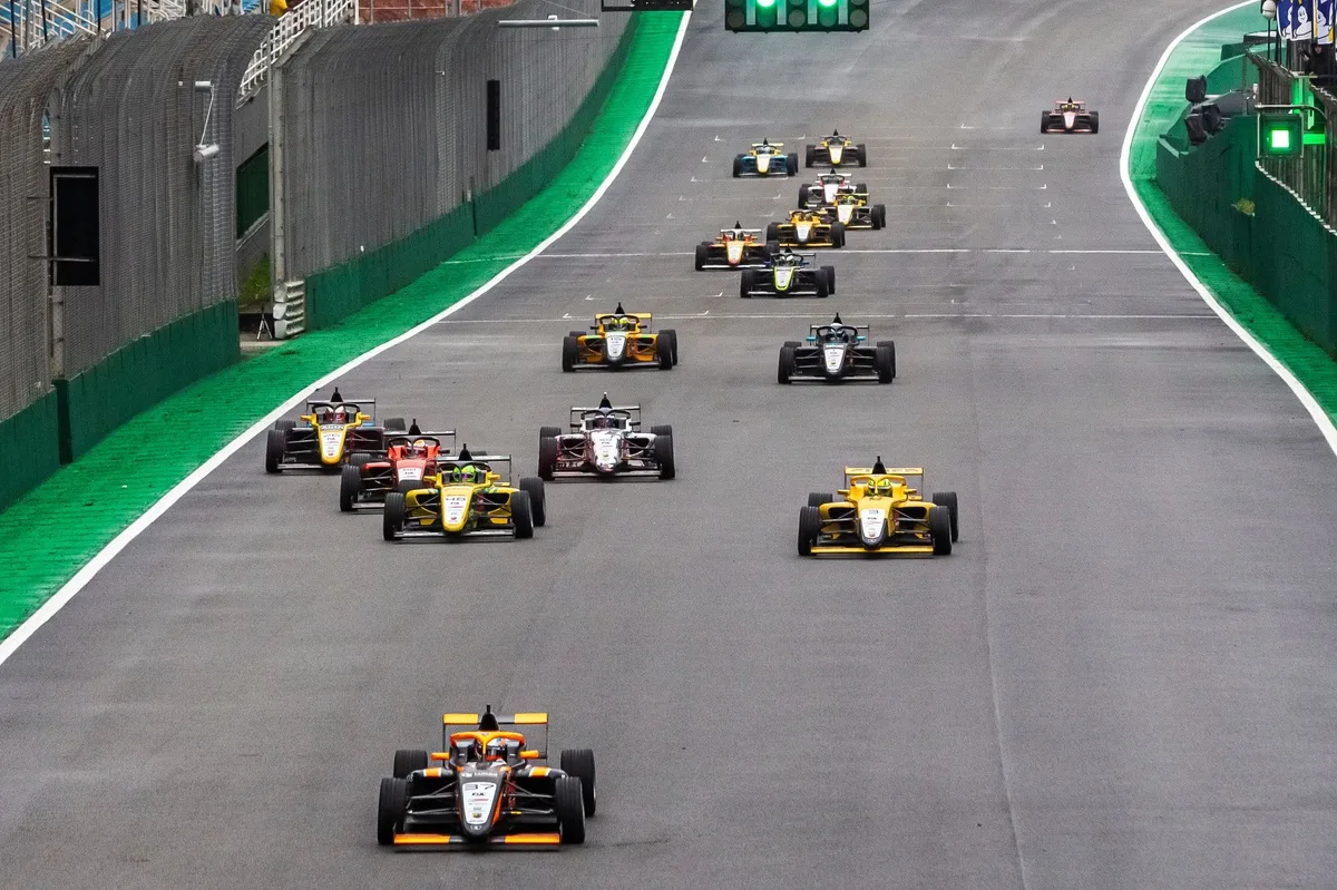 Fausto Arnaudo vence duas corridas e lidera etapa da F4 Brasil em Interlagos