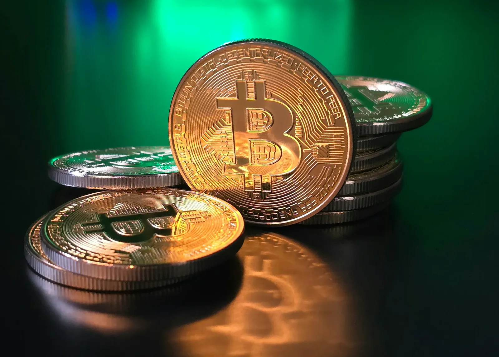 Bitcoin avança após relatório de emprego fraco nos Estados Unidos