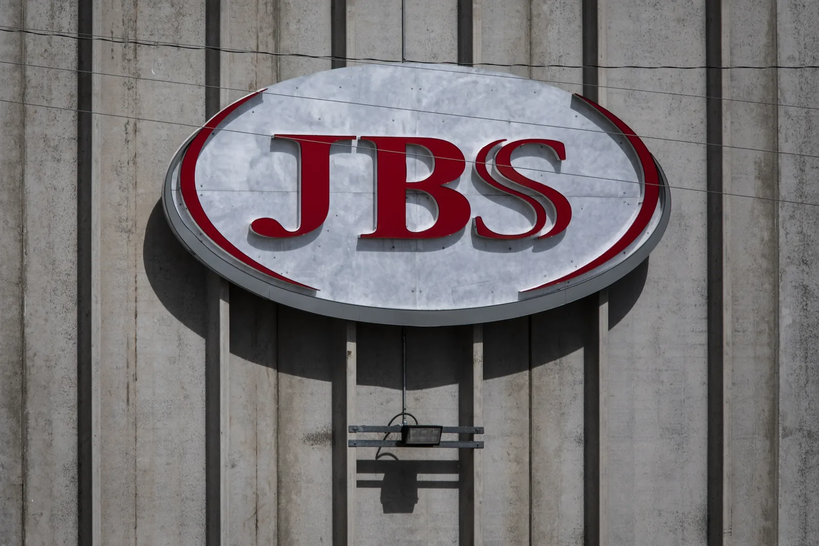 JBS e VIVA criam joint venture para negócios de couro