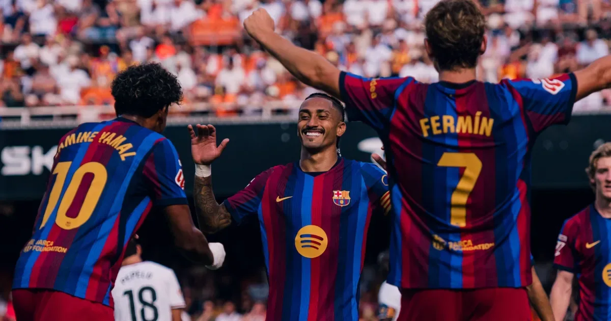 Barcelona goleia Valencia por 5 a 0 e mantém 100% em LaLiga