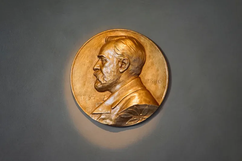 Nobel aumenta valor do prêmio para 12 milhões de coroas suecas em 2026