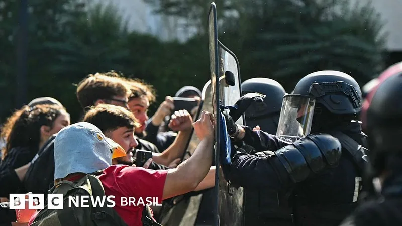 Protestos estudantis ampliam pressão sobre o governo francês