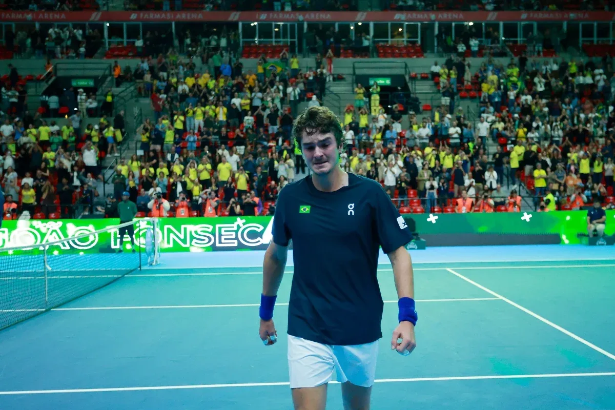 João Fonseca vence suíço e se emociona na estreia do Brasil na Copa Davis