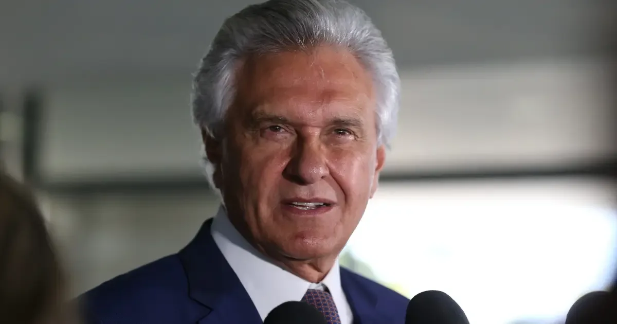 Caiado critica ausência de candidatos em debate presidencial