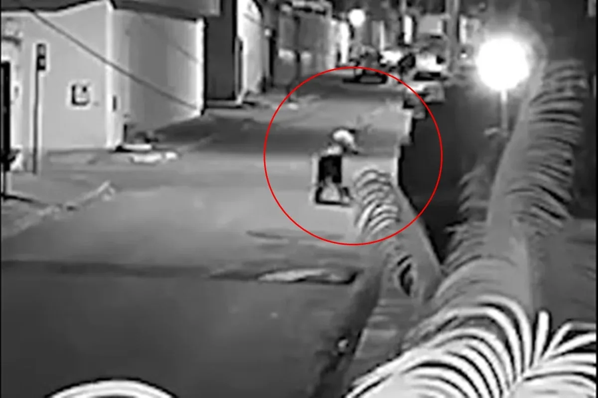 Suspeito é preso após ataque contra mulher que caminhava com a filha