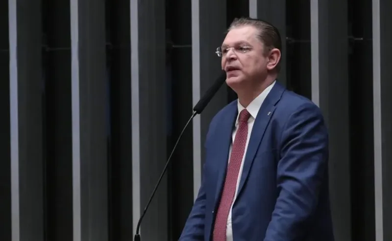 Líder do PL diz que operação Dark Horse tem motivação política
