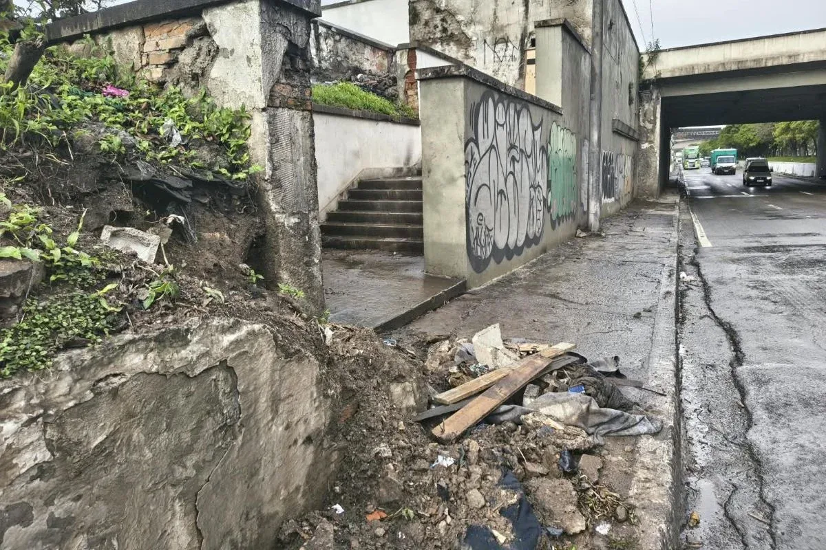Ponte das Bandeiras tem rachaduras e ocupações após obra de R$ 68,1 milhões