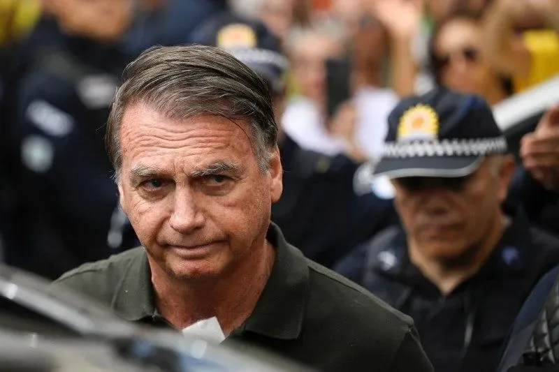 TSE restringe santinhos com Bolsonaro associados a candidaturas