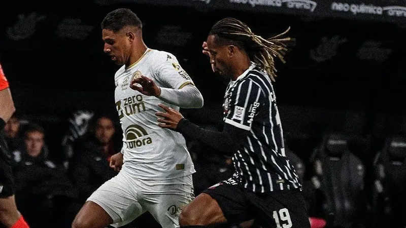 Chapecoense vence o Corinthians de virada e amplia crise no Brasileirão