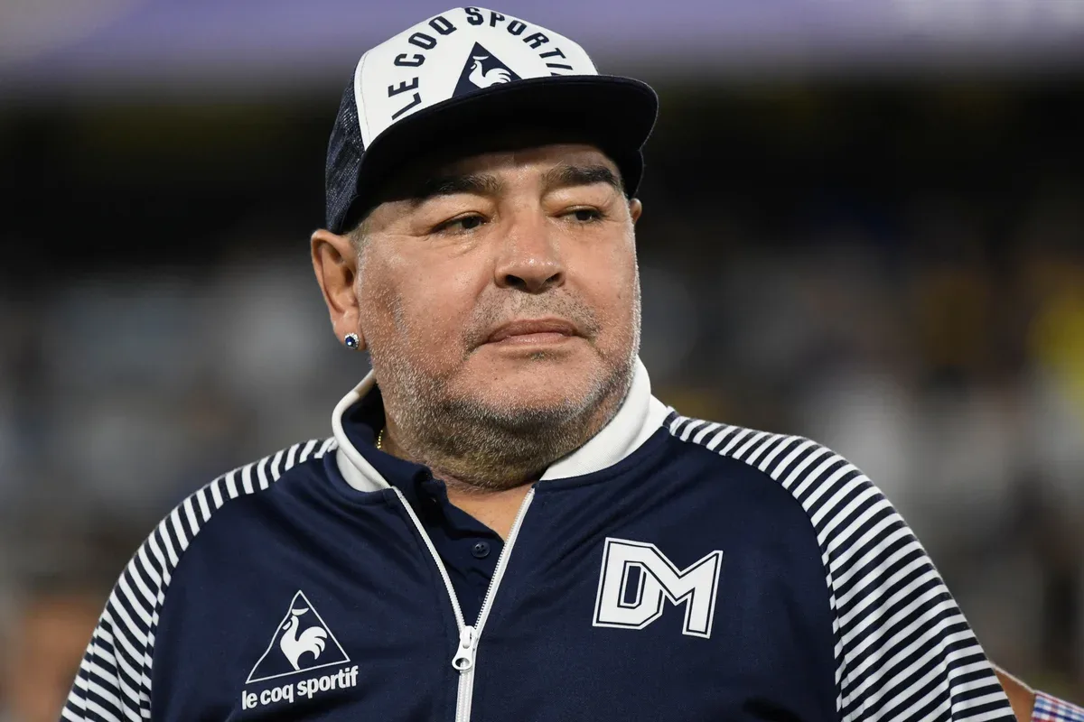 Perito diz que Maradona pode ter morrido de Covid e sofreu mal súbito
