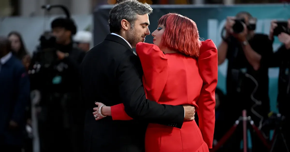 Lady Gaga e Michael Polansky celebram chegada do primeiro filho
