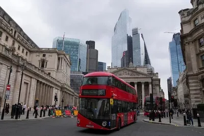 FTSE 100 recua com petróleo em alta e expectativa sobre juros nos EUA