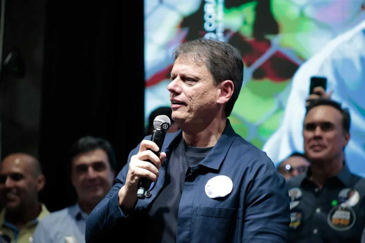 Chuvas levam Tarcísio a interromper compromissos de campanha no estado