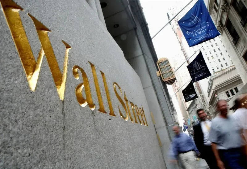 Fed eleva juros pela primeira vez em mais de três anos e bolsas oscilam