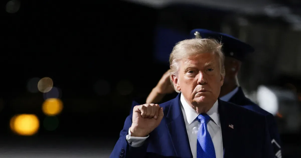 Aprovação de Trump recua a 33% em pesquisa nos Estados Unidos