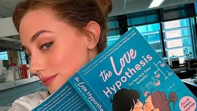Lili Reinhart relaciona independência de Olive Smith ao início precoce na atuação