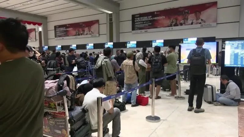 Erupção do Anak Krakatau afeta 209 voos no aeroporto de Jacarta