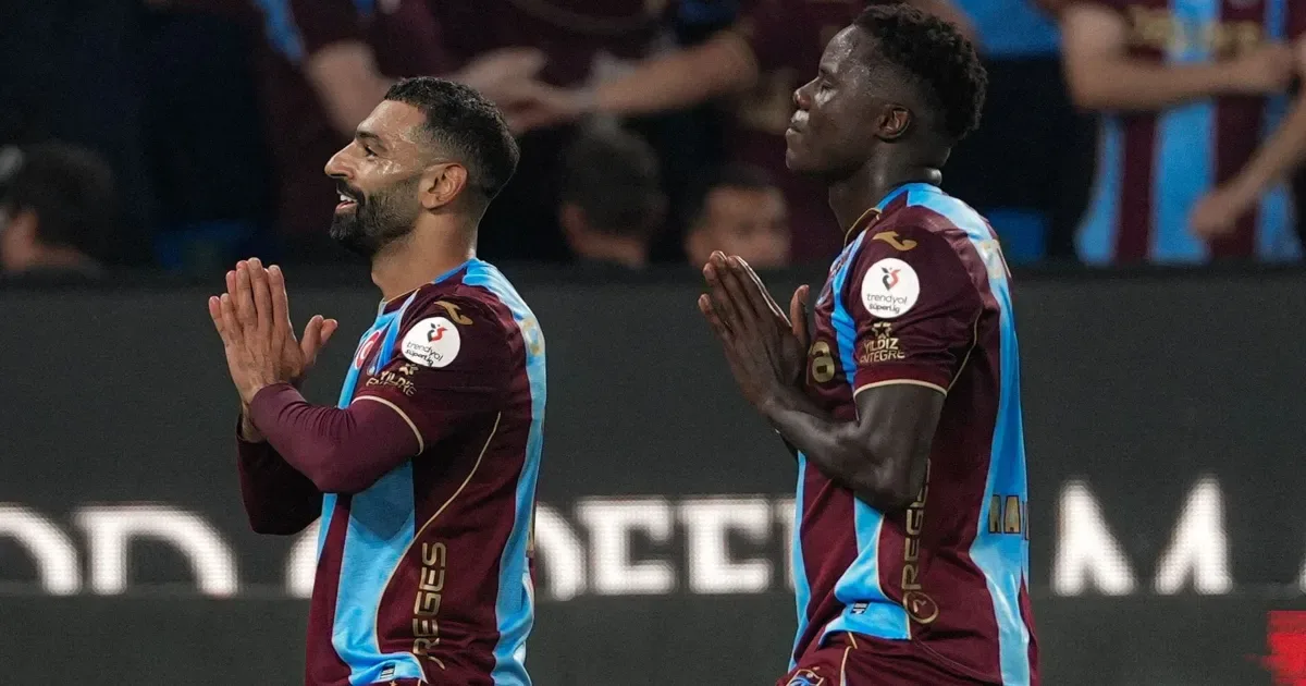 Salah participa de todos os gols em vitória do Trabzonspor por 4 a 0
