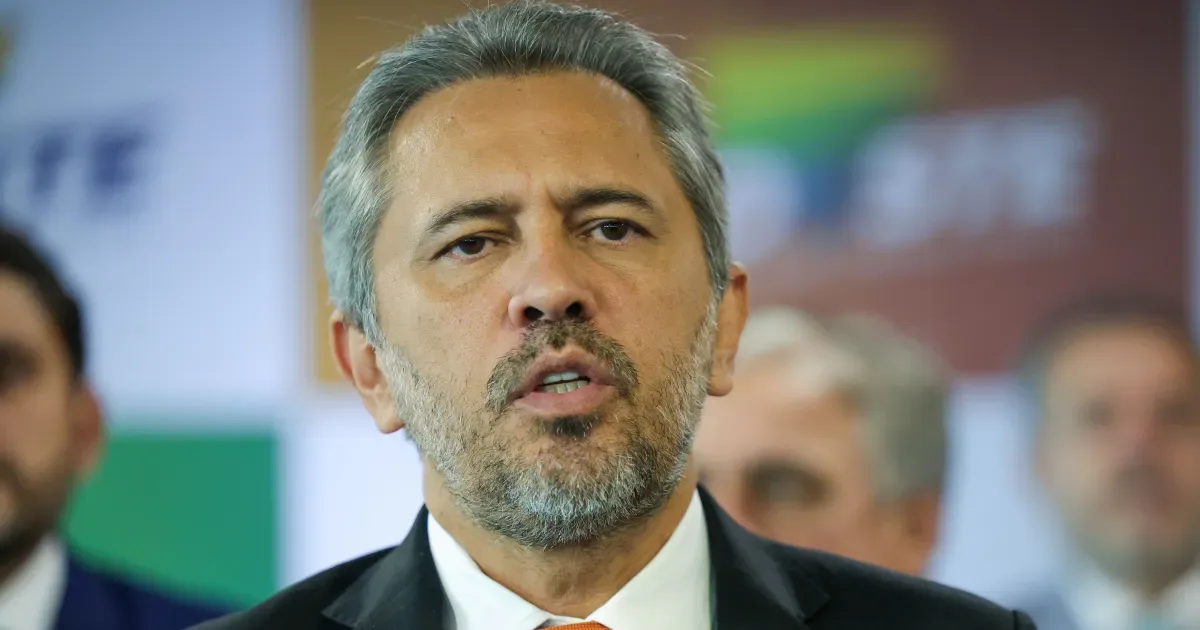 Elmano lidera disputa pelo governo do Ceará em cenários de dois turnos