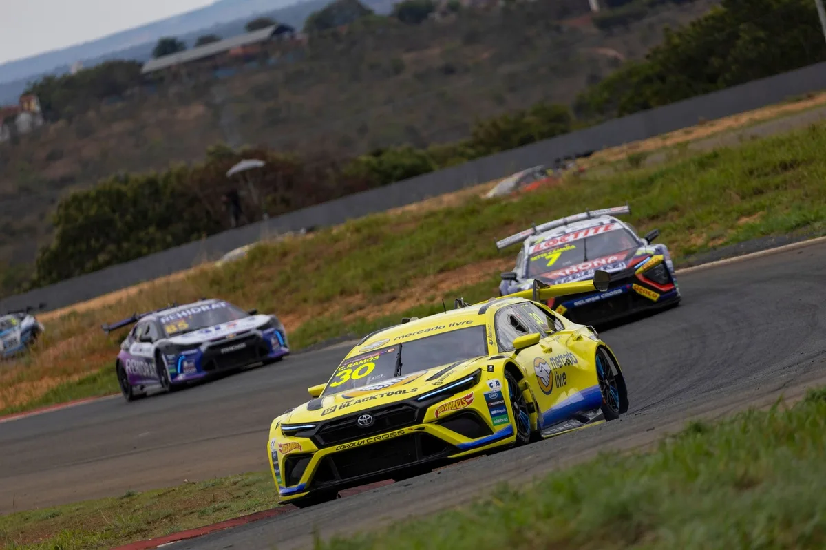 Cesar Ramos vence em Curvelo e celebra primeiro triunfo do ano na Stock Car