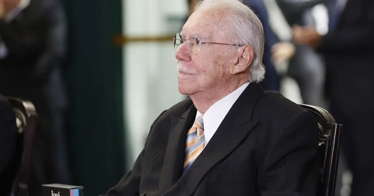 José Sarney trata pneumonia em hospital de São Luís