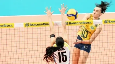 Gabi Guimarães recebe prêmio de melhor jogadora do Sul-Americano