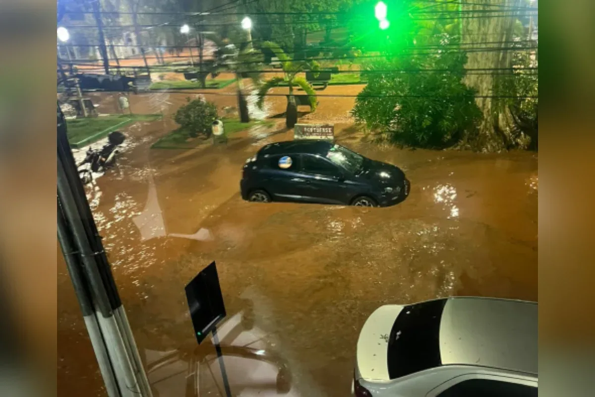 Granizo e ventos de até 72 km/h atingem cidades de Minas Gerais