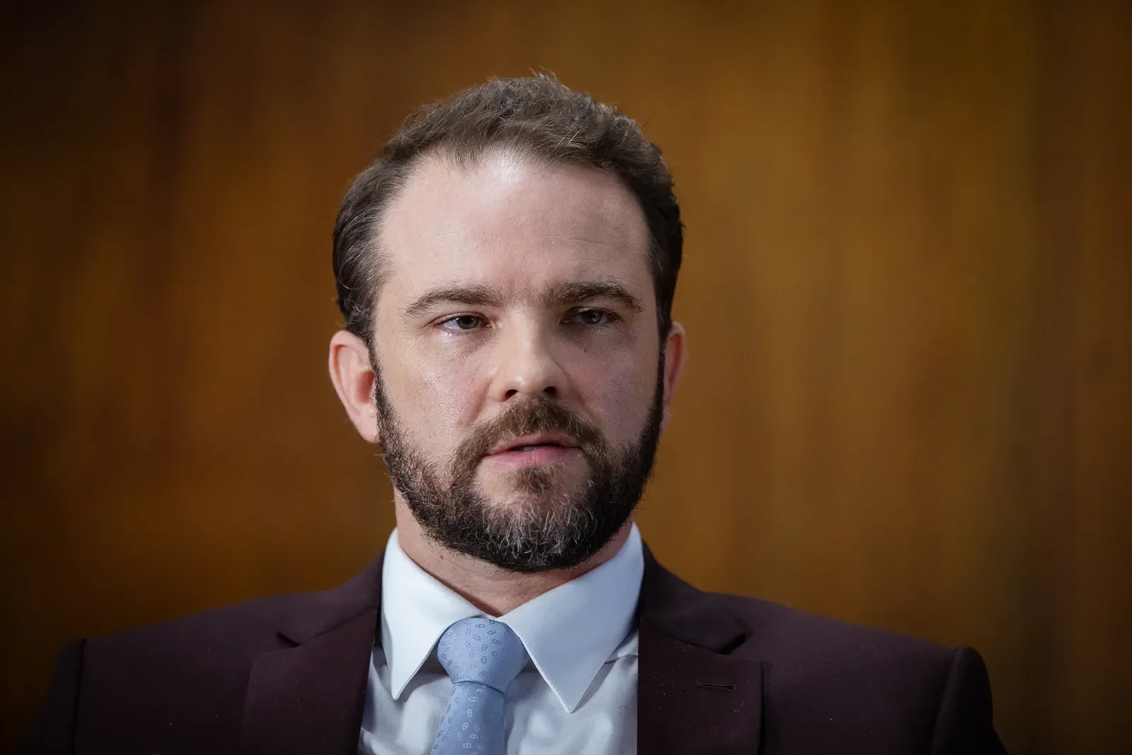 Durigan defende revisão de gastos e benefícios para fortalecer regra fiscal