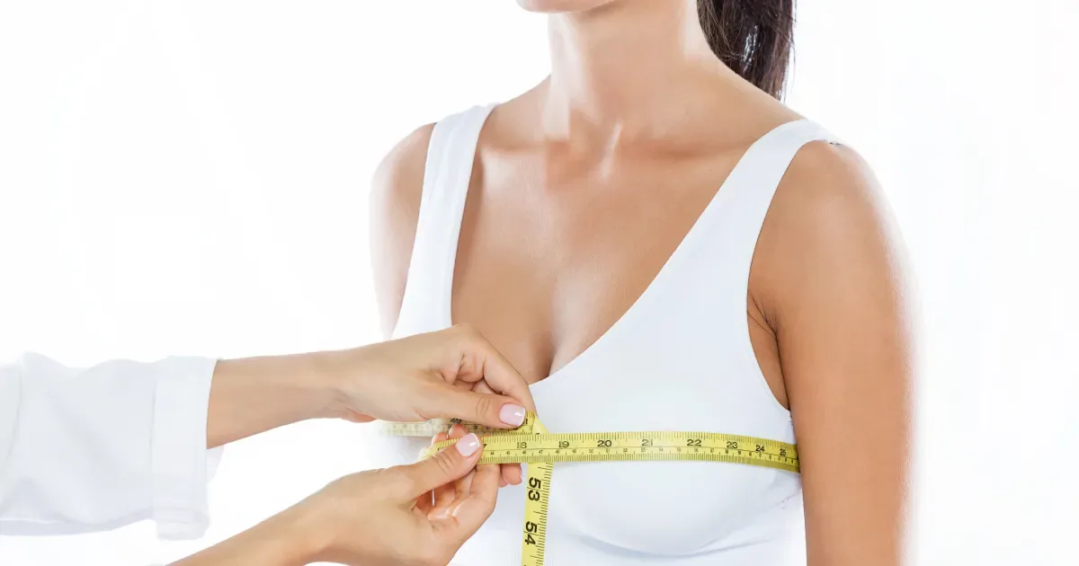 Cirurgia pode reduzir assimetria das mamas, mas não cria lados idênticos