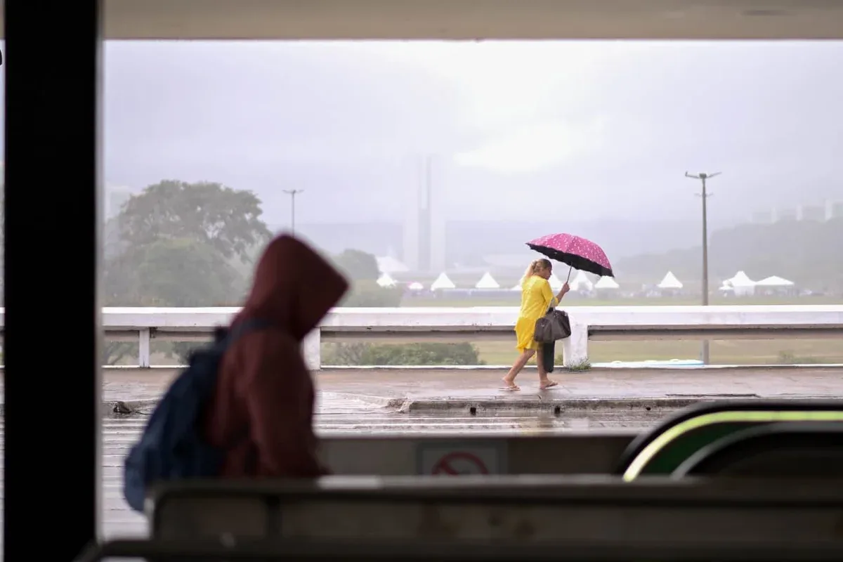 Chuva pode chegar a 50 mm por dia no Distrito Federal nesta terça