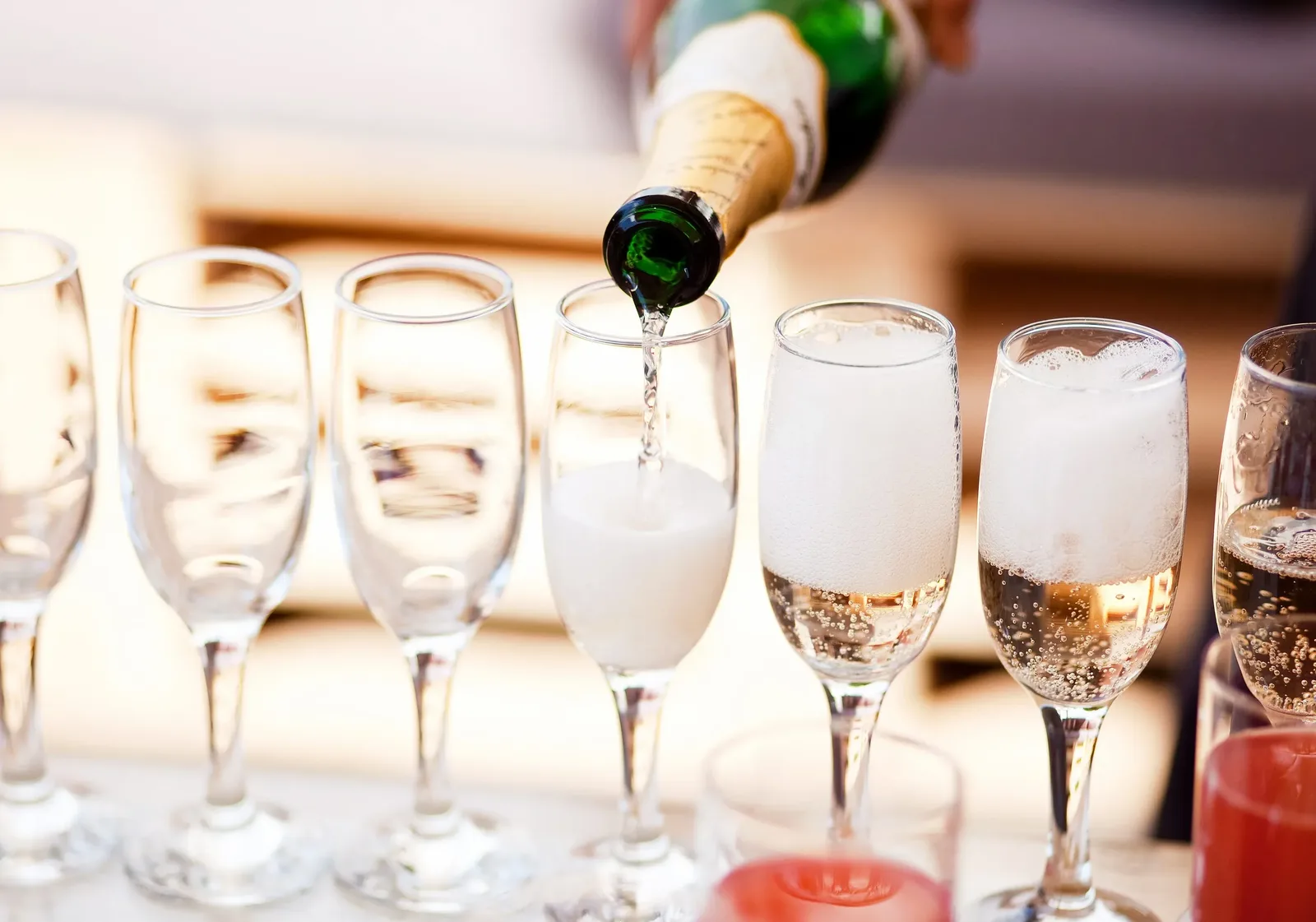 Calor eleva teor alcoólico do champanhe francês na safra de 2026