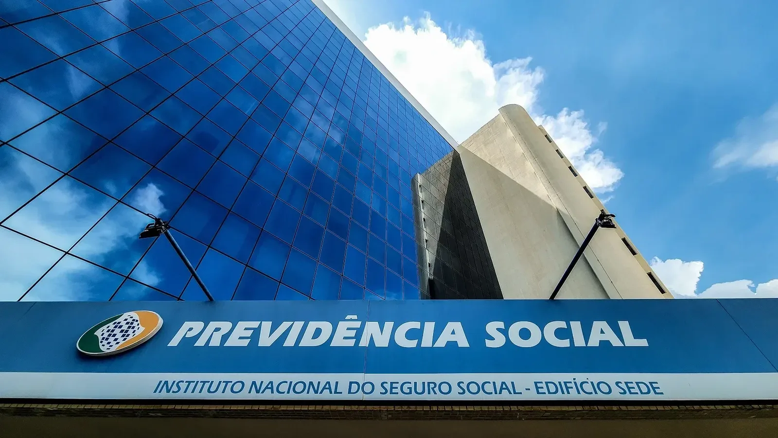 INSS deposita benefícios para final 3 nesta segunda-feira