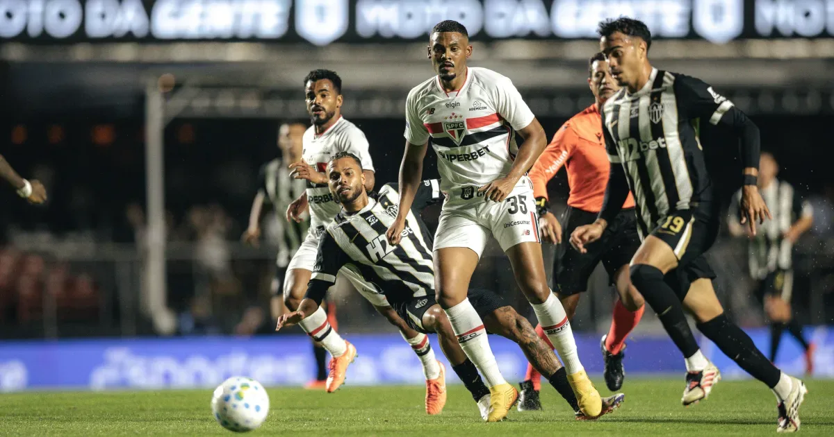 Atlético-MG cai após 14 jogos, e São Paulo sobe para 10º no Brasileiro