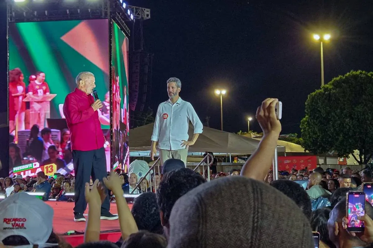 Em ato em Ceilândia, Leandro Grass atribui obras do DF a Lula