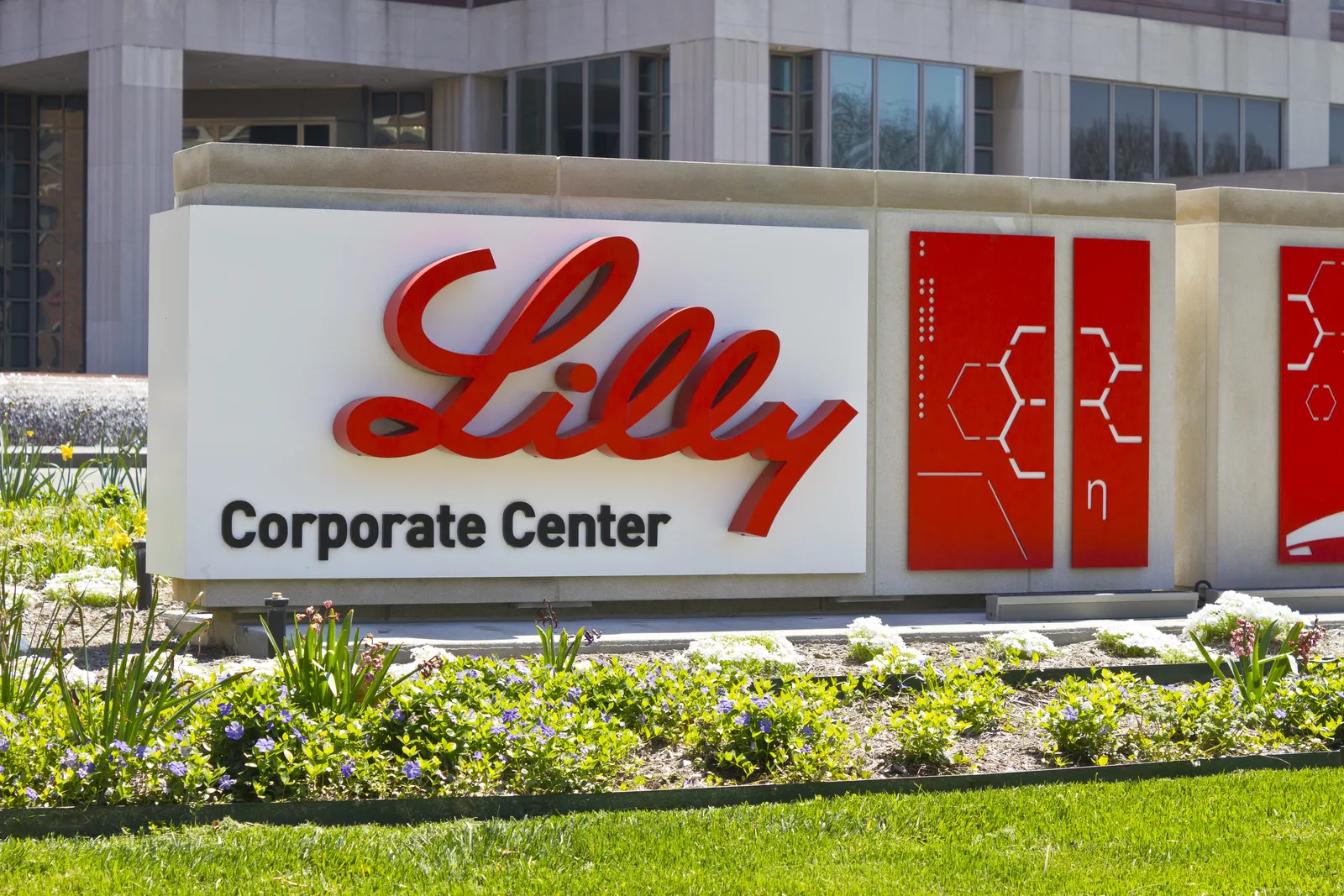 Berenberg eleva recomendação para ações da Eli Lilly e vê alta de 21,4%