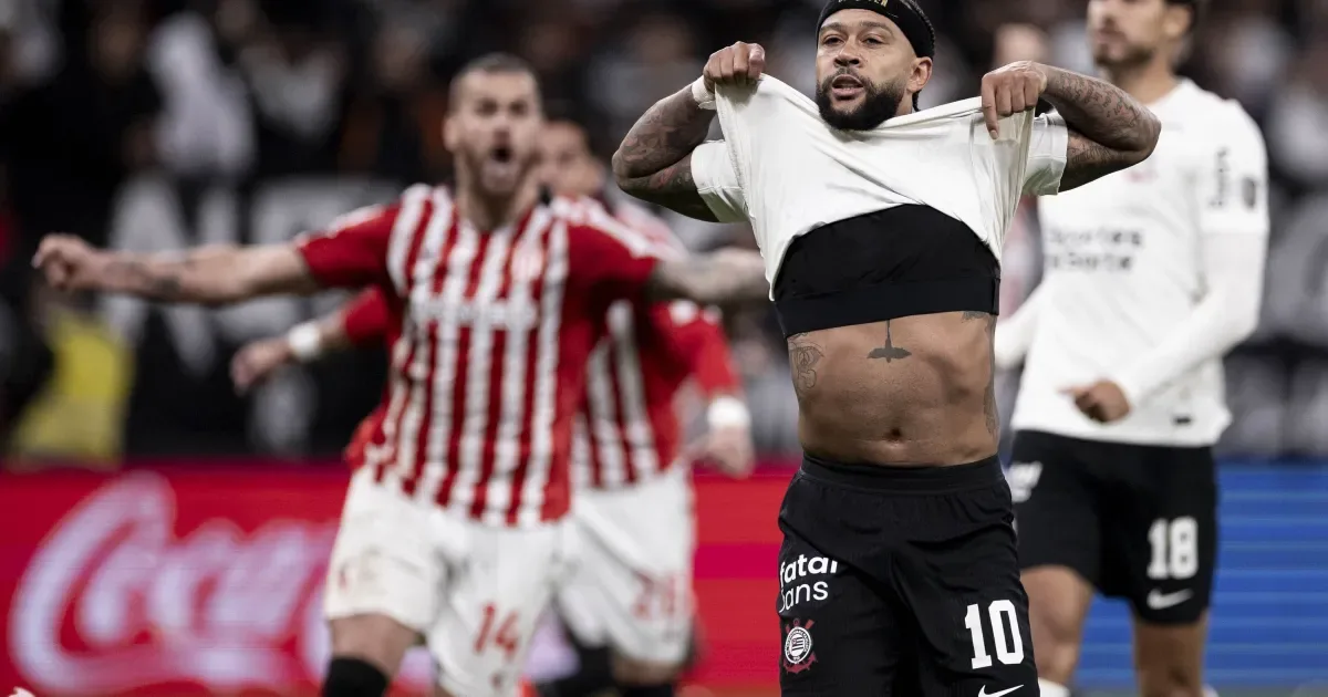 Memphis pede desculpas após pênalti que eliminou o Corinthians
