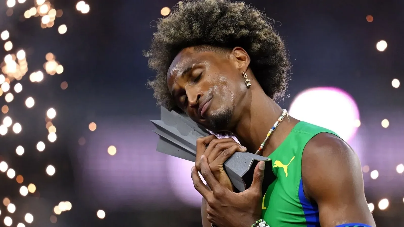 Alison dos Santos vence os 400m com barreiras em Budapeste