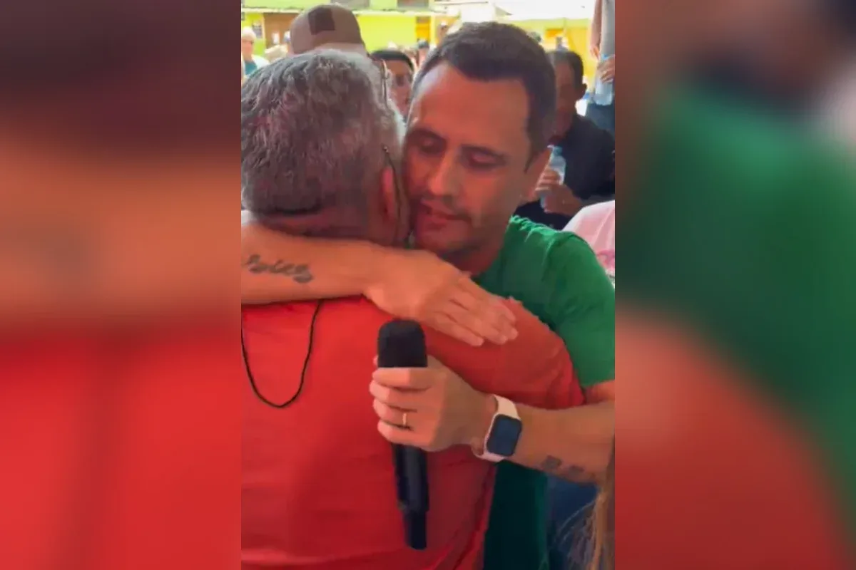 Eleitor petista declara voto em Cleitinho durante ato em Minas Gerais