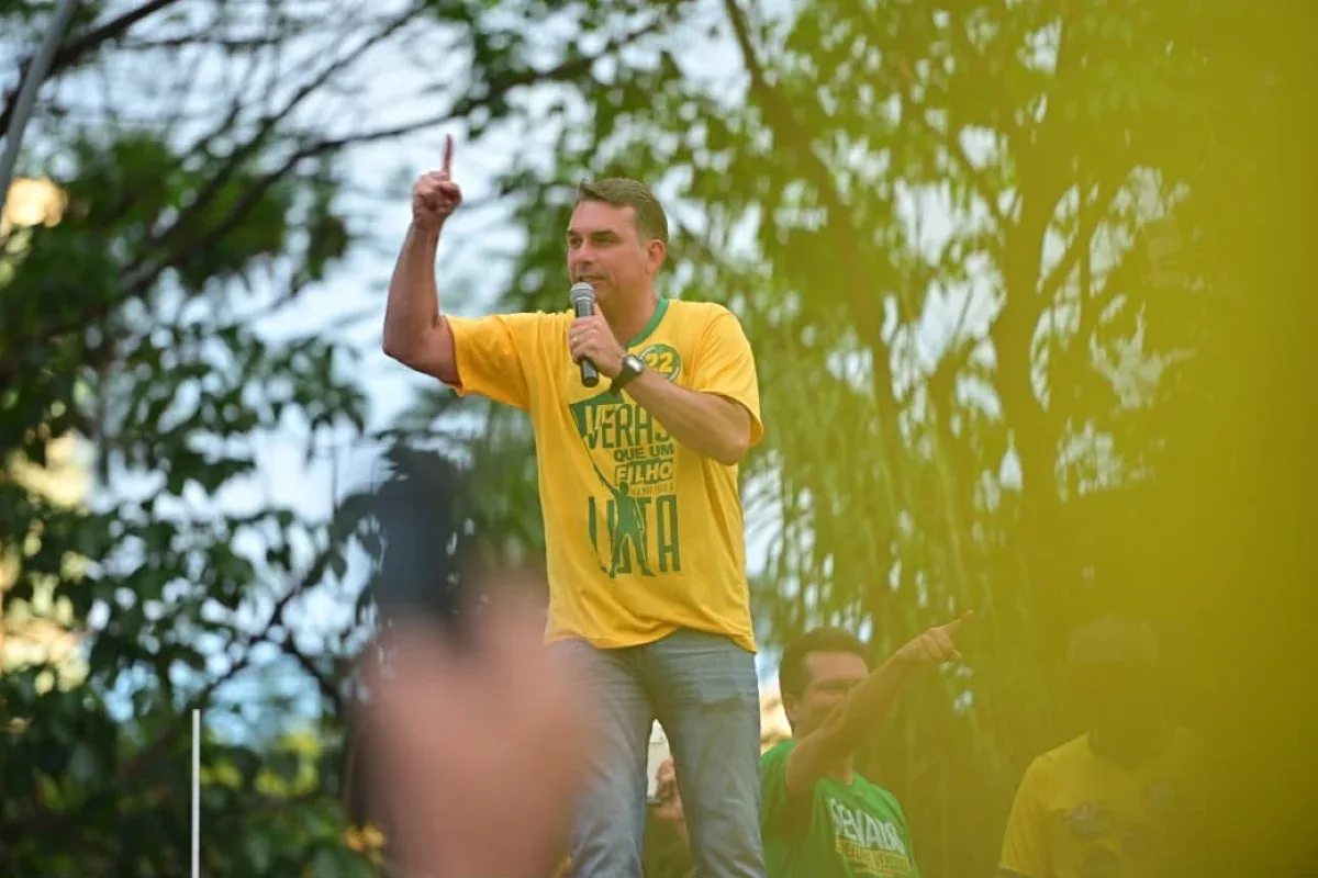 Flávio confirma presença em debate da Globo mesmo sem Lula